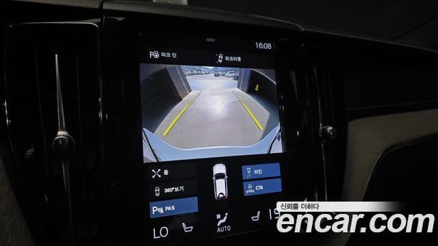 Volvo XC60 2019 — ფოტო 15/20