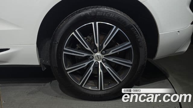 Volvo XC60 2019 — Şəkil 5/34