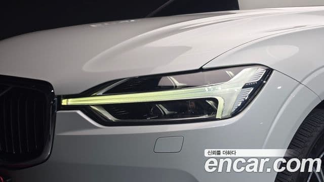 Volvo XC60 2019 — Şəkil 34/34