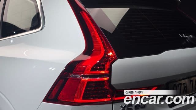 Volvo XC60 2019 — Şəkil 12/34