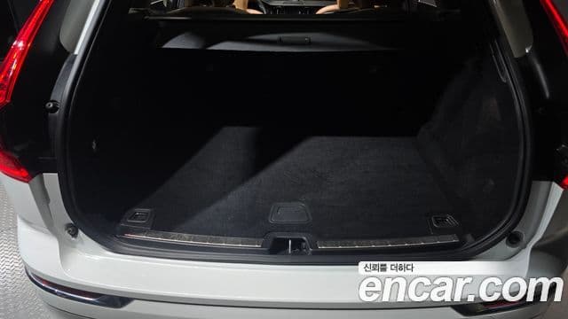Volvo XC60 2019 — Şəkil 8/34