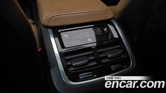 Volvo XC60 2019 — Şəkil 19/34