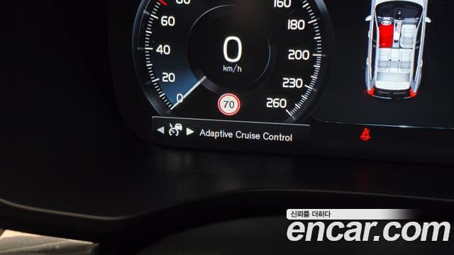 Volvo XC60 2019 — Şəkil 27/34