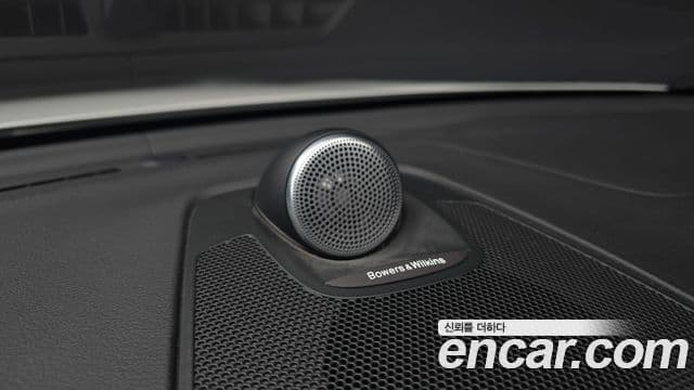 Volvo XC60 2019 — Şəkil 16/34