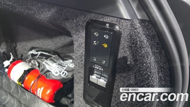 Land Rover Range Rover 2024 — ფოტო 19/20