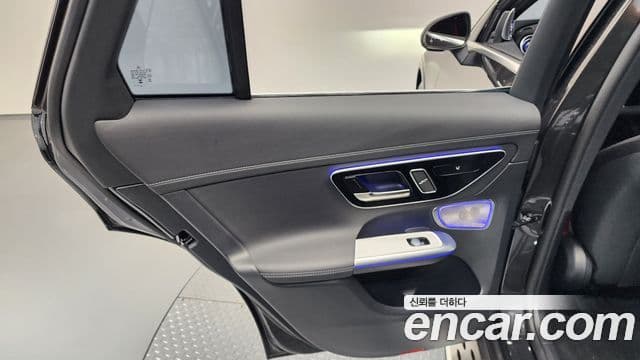 Mercedes-Benz GLC-Class 2025 — Photo 31/35