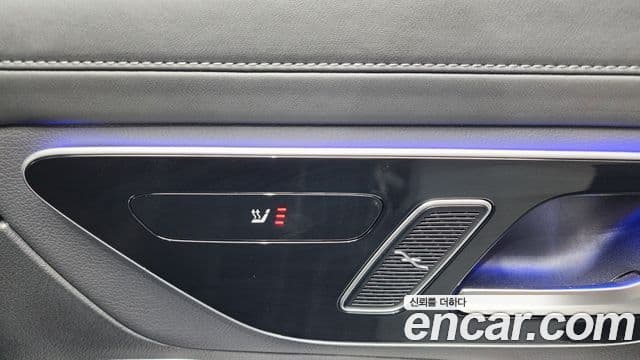 Mercedes-Benz GLC-Class 2025 — Photo 12/35