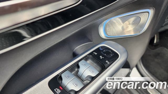 Mercedes-Benz GLC-Class 2025 — Photo 21/35