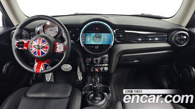 Mini Cooper 2021 — Photo 7/30