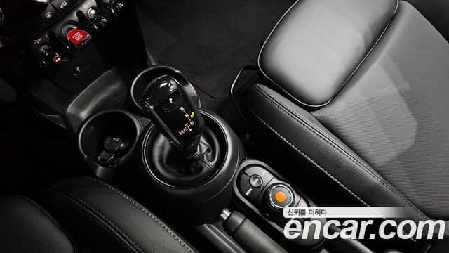 Mini Cooper 2021 — Photo 17/30