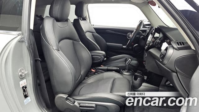 Mini Cooper 2021 — Photo 2/30