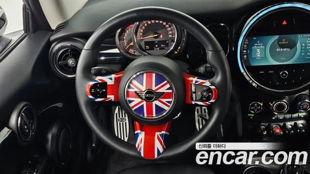 Mini Cooper 2021 — Photo 13/30