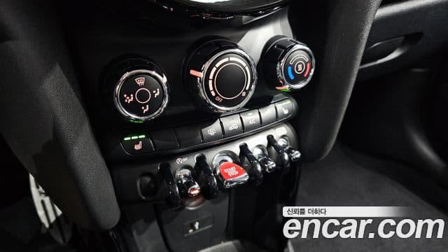 Mini Cooper 2021 — Photo 3/30