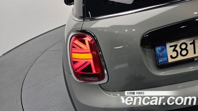 Mini Cooper 2021 — Photo 26/30