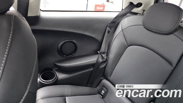 Mini Cooper 2021 — Photo 8/30