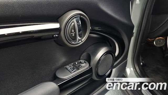 Mini Cooper 2021 — Photo 30/30