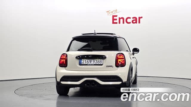 Mini Cooper S 2022 — ფოტო 4/20