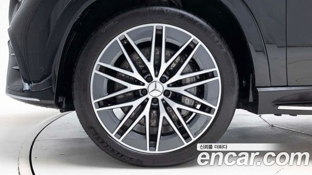 Mercedes-Benz GLE-Class 2025 — Photo 14/19