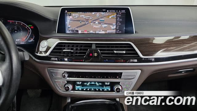 BMW 7 Series 2021 — ფოტო 14/20