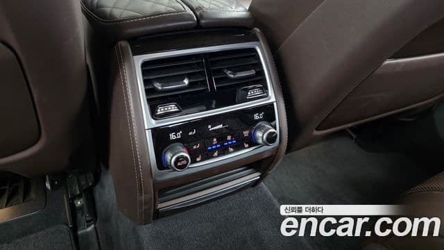 BMW 7 Series 2021 — ფოტო 19/20