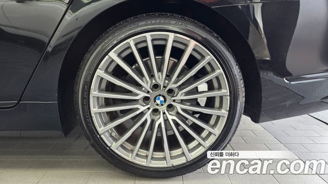 BMW 7 Series 2021 — Photo 19/35