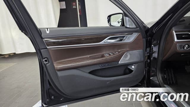 BMW 7 Series 2021 — Photo 25/35