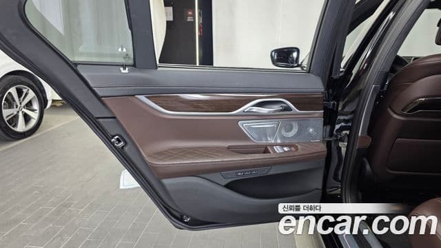 BMW 7 Series 2021 — Photo 26/35