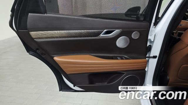 Genesis G80 2022 — Photo 12/33