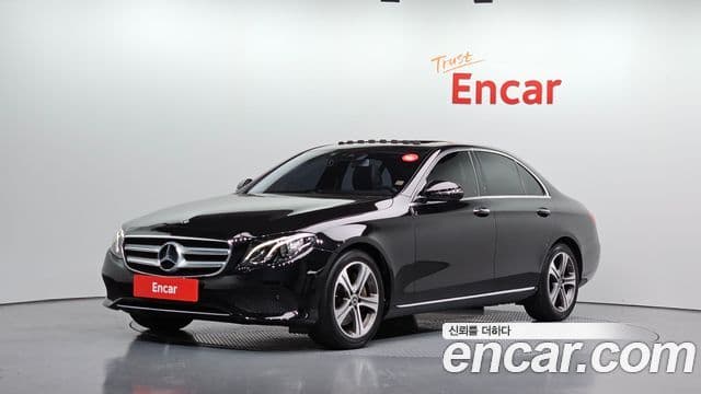 Mercedes-Benz E-Class 2018 — Фото 1/20