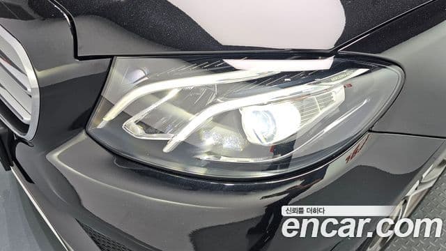 Mercedes-Benz E-Class 2018 — ფოტო 22/31