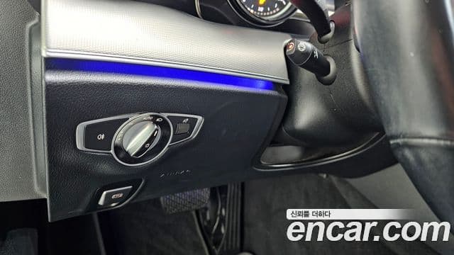 Mercedes-Benz E-Class 2018 — ფოტო 21/31