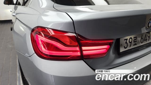 BMW 4 Series 2018 — Şəkil 19/33