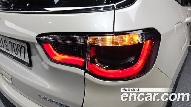 Jeep Compass 2021 — ფოტო 31/31