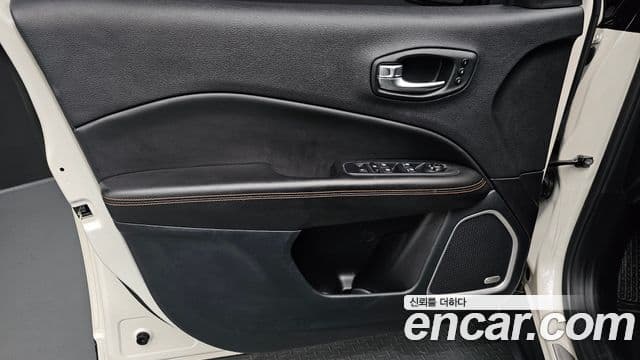 Jeep Compass 2021 — ფოტო 29/31
