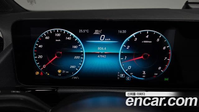 Mercedes-Benz GLA-Class 2020 — ფოტო 8/20