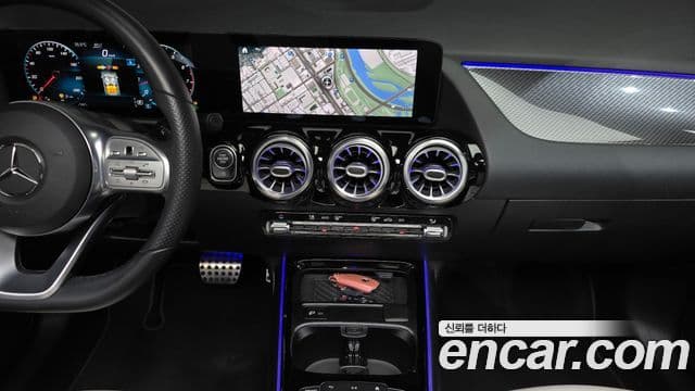 Mercedes-Benz GLA-Class 2020 — ფოტო 14/20