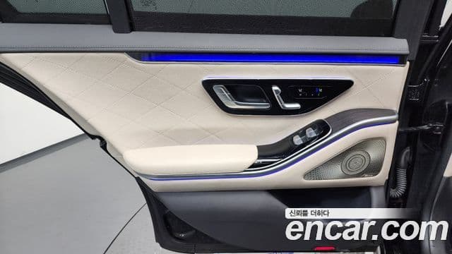 Mercedes-Benz S-Class 2021 — Photo 8/35