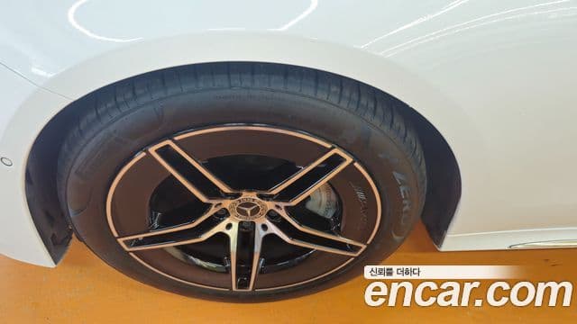 Mercedes-Benz E-Class 2025 — ფოტო 4/20