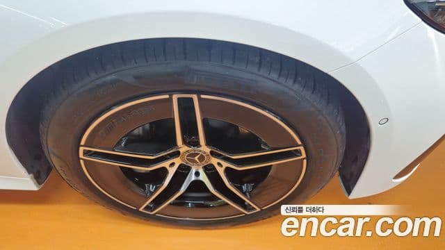 Mercedes-Benz E-Class 2025 — ფოტო 19/20