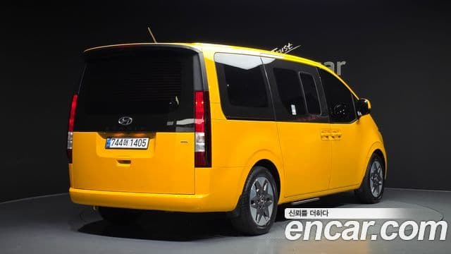 Hyundai Staria 2021 — Фото 2/20