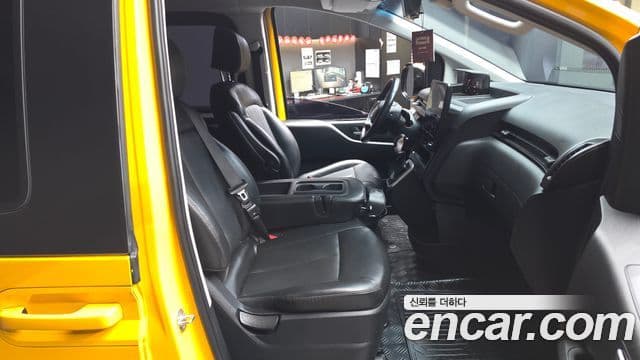 Hyundai Staria 2021 — Фото 11/20