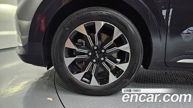 Kia Carnival 2023 — Фото 5/20