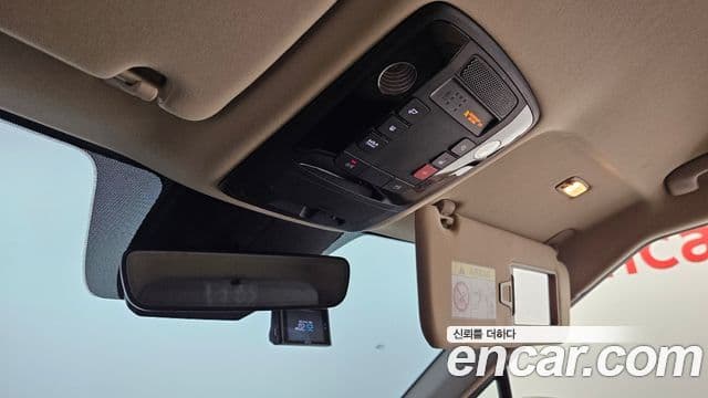 Kia Carnival 2023 — Фото 18/20