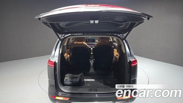 Kia Carnival 2021 — Şəkil 17/20