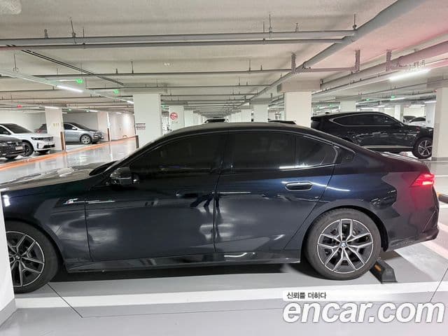 BMW 5 Series 2025 — ფოტო 4/10