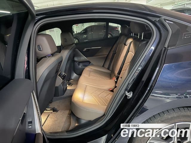 BMW 5 Series 2025 — ფოტო 8/10