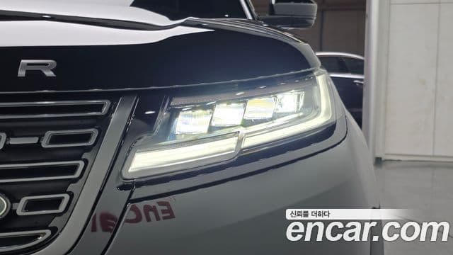 Land Rover Range Rover Velar 2025 — Photo 3/20