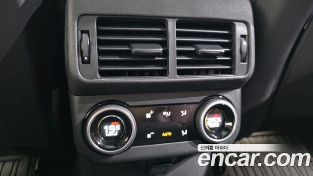 Land Rover Range Rover Velar 2025 — Photo 12/20