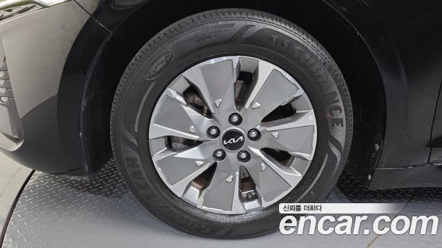 Kia K5 2021 — ფოტო 5/20