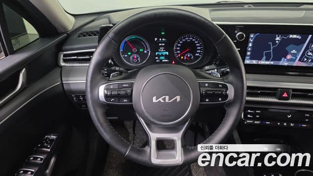 Kia K5 2021 — ფოტო 14/20
